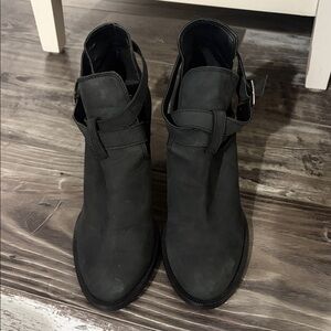 christian Di Ricio heeled ankle boots with ankle buckles (size 8)